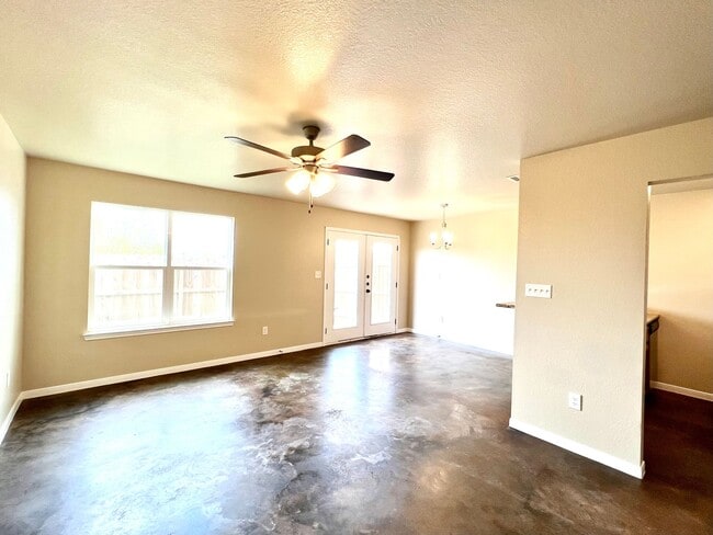 Building Photo - MOVE IN SPECIAL - One Month Free Rent
