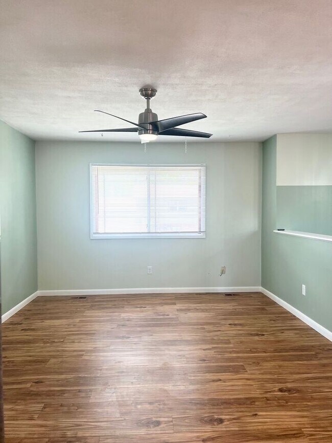 Building Photo - Gorgeous 4 bedroom, 2 bath Home with 2 car attached garage In NW Loveland, Colorado