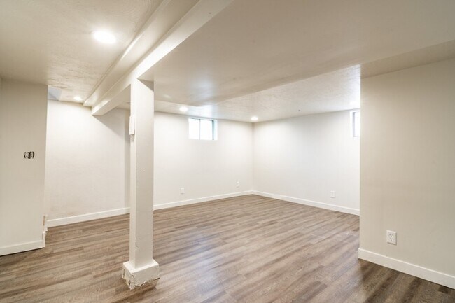 Building Photo - 8831 S 500 E