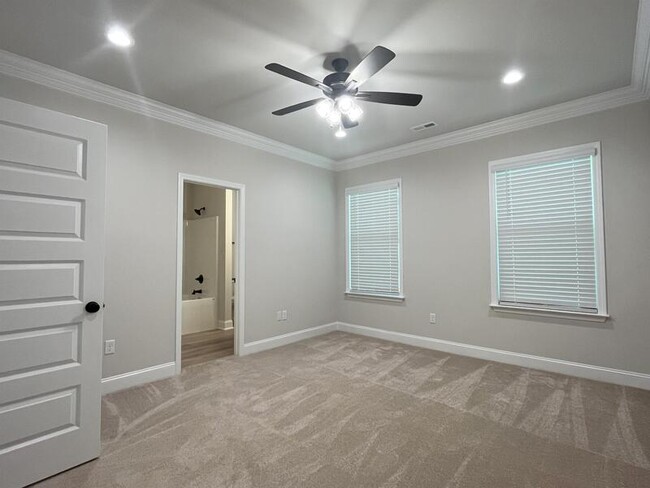 Building Photo - 146 Midpark Dr