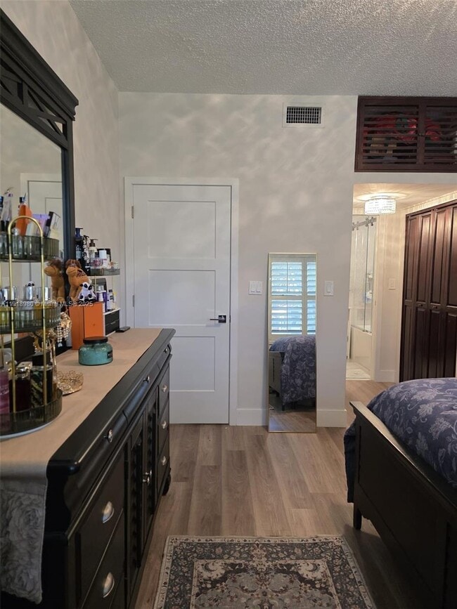 Building Photo - 15529 Miami Lakeway N