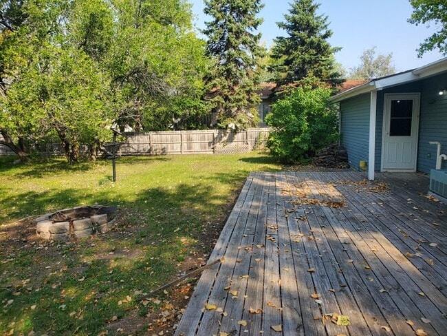 Building Photo - 324 6th St