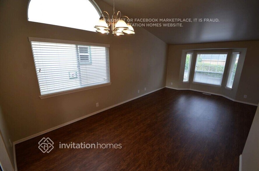 Building Photo - 409 Rainbow Pl