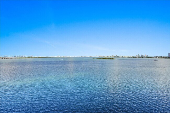 Building Photo - 700 NE 24th St