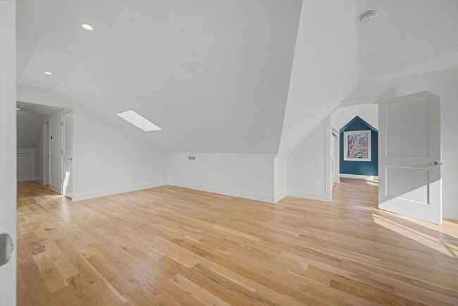 Building Photo - Stunning 5BR/3.5BA historic home located near Hillsboro Village!