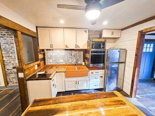 Building Photo - 2523 E 18th St