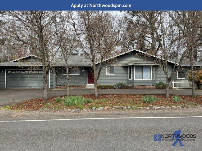 Primary Photo - Beautiful Butte Creek View-3 Bedroom 2 Bat...