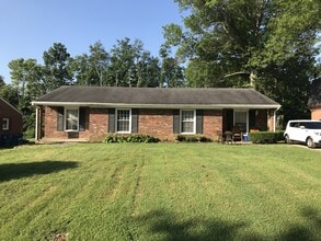 Building Photo - 4 Seminole Dr
