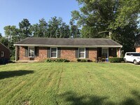 Building Photo - 4 Seminole Dr