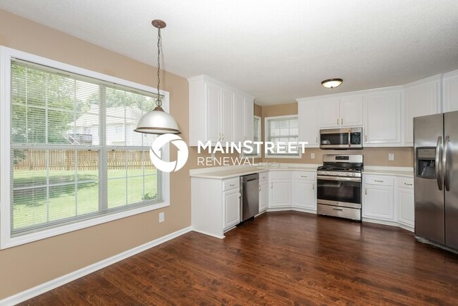 Building Photo - 1352 Vine Cir