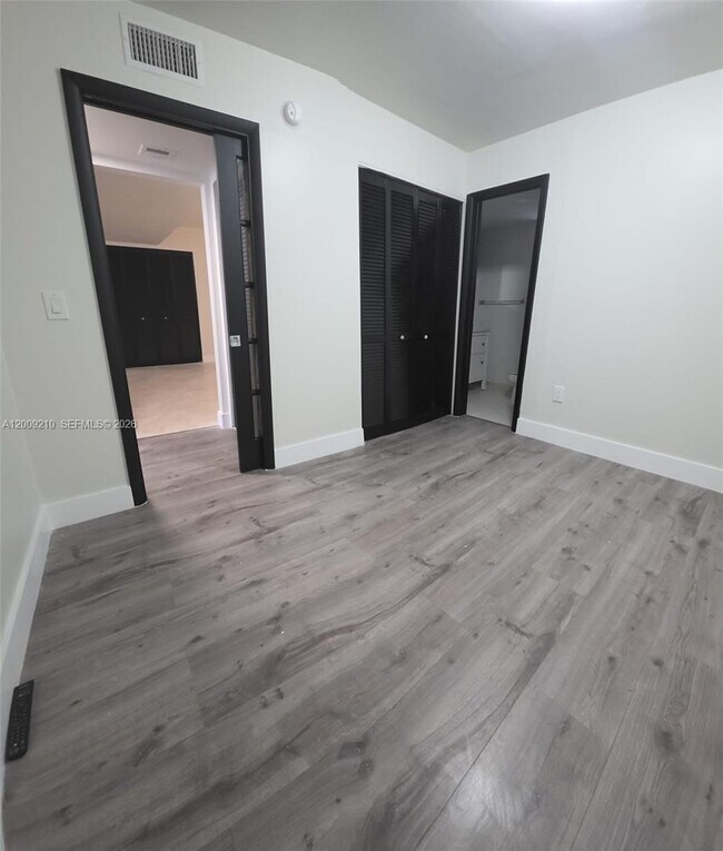 Building Photo - 250 Galen Dr