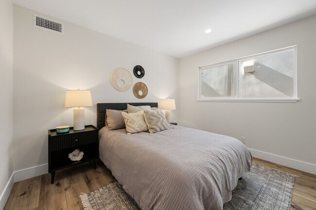 Building Photo - 212 Orange St