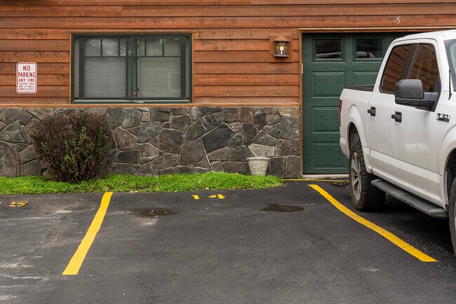 Building Photo - 150 Adams St