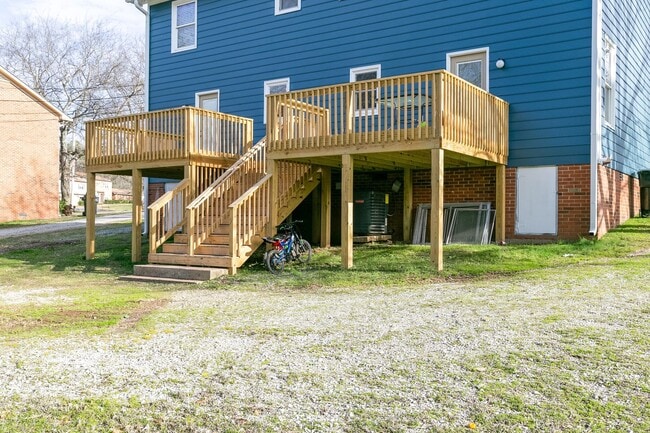 Building Photo - 1027 Chickasaw Trail