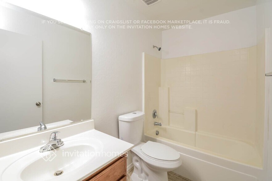 Building Photo - 10904 W Minnezona Ave