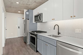 Building Photo - 661 N Wells St