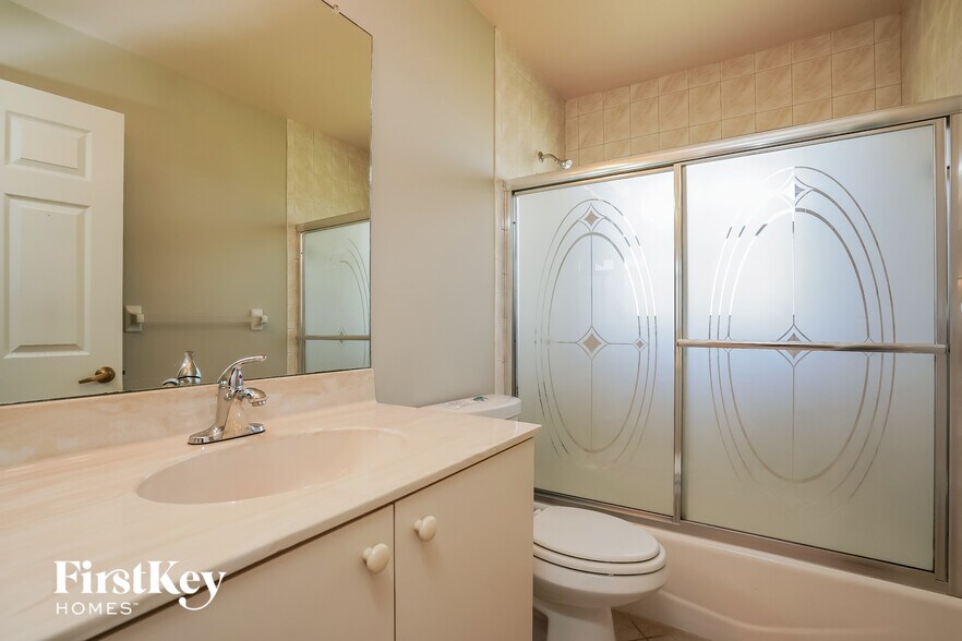 Building Photo - 1506 SE 19th Terrace