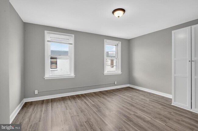 Building Photo - 116 McClellan St