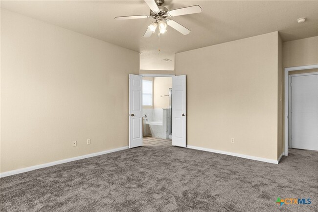 Building Photo - 118 Lone Shadow Dr