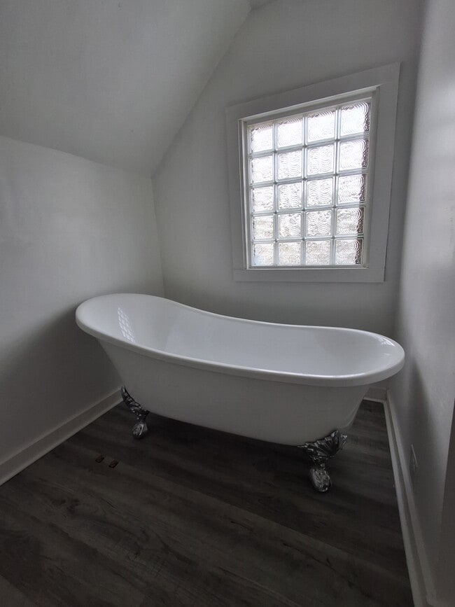 Building Photo - 833 Indiana Ave