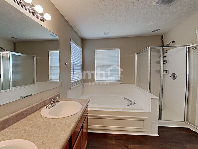 Building Photo - 1125 Turfway Dr