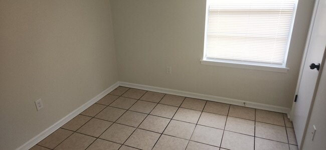 Building Photo - 205 Harbor Dr