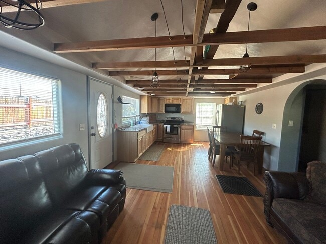 Building Photo - Fully furnished large 1 bedroom