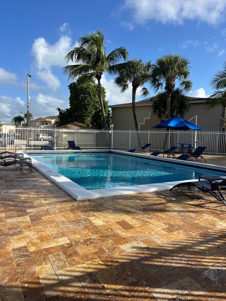 Building Photo - 4220 NW 79th Ave