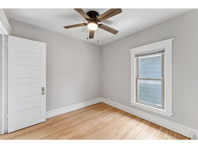 Building Photo - Beautiful 5 Bedroom 3 Bathroom House in MacGroveland