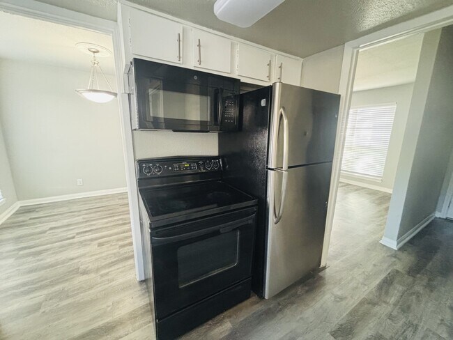 Building Photo - 6200 W Tidwell Rd