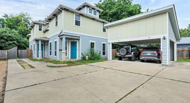Primary Photo - 507 W N Loop Blvd