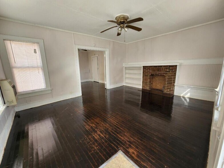 Living Room - 2619 Wilkinson Ave