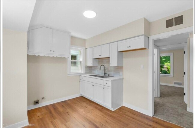 Building Photo - 2128 S 80th St