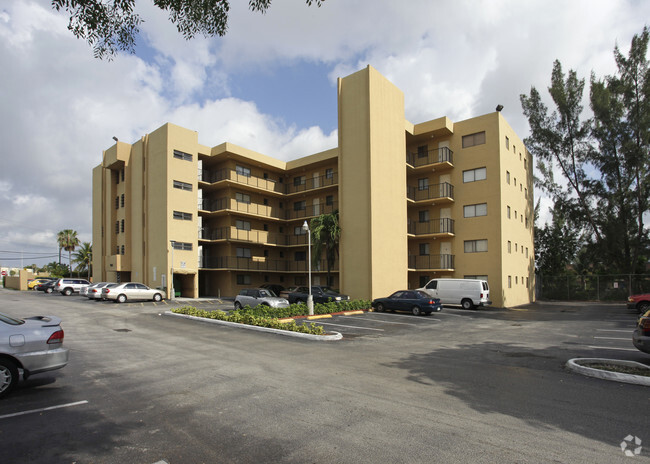 La Riviera Apartments - 9923 W Okeechobee Rd Hialeah FL 33016 ...