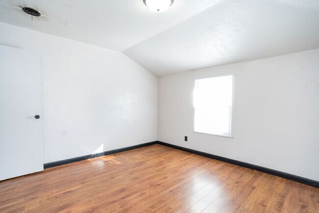 Building Photo - 1309 S Gary Dr