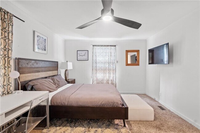 Building Photo - 1738 Duke Rd