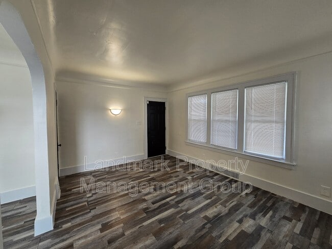 Building Photo - 14400 Rutherford St