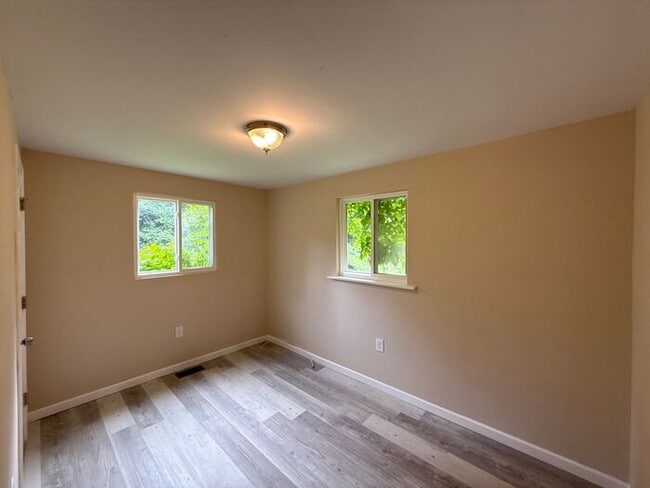 Building Photo - T.R. Lawing Realty Property