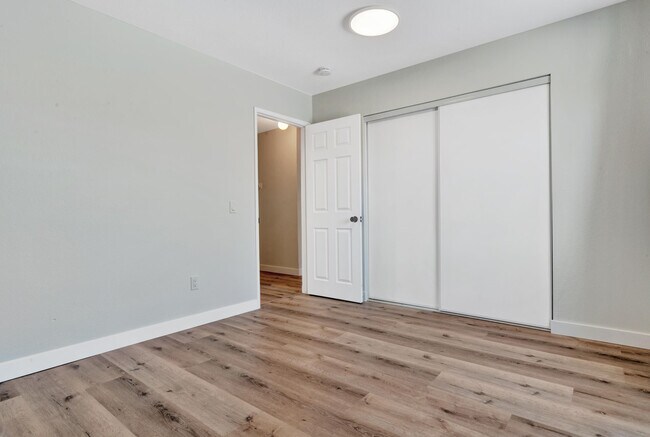 Building Photo - 458 W Bon Air Dr