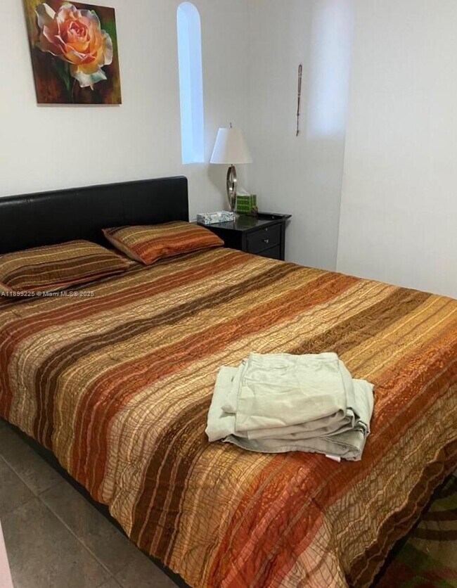 Building Photo - 5401 Collins Ave