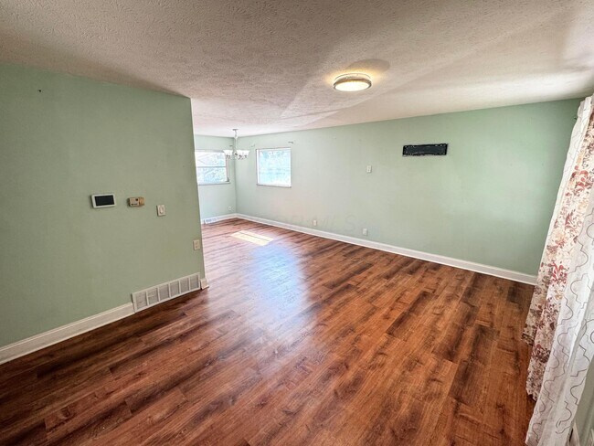 Building Photo - 4687 Julian Dr
