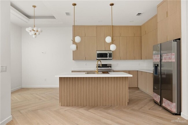 Building Photo - 17 N Revolution St