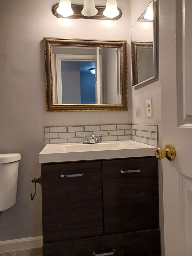 Building Photo - Spacious 3 BR townhouse in VA Beach with a garage