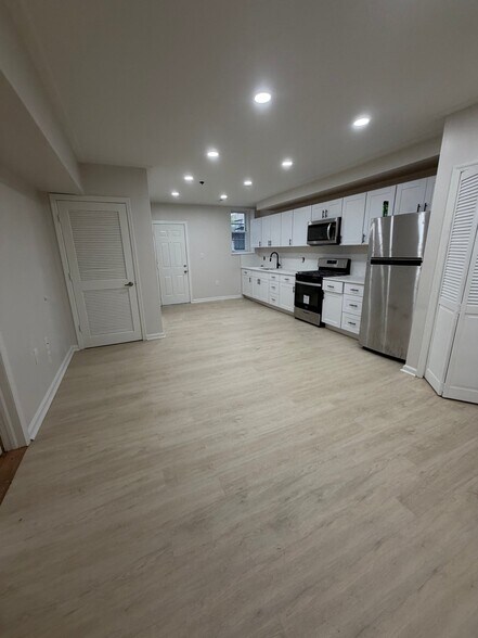 Building Photo - 167 N Grove St