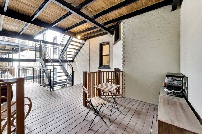 Building Photo - 1701 N Crilly Ct