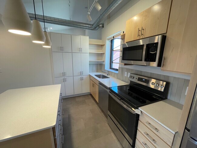 Building Photo - 3333 Hennepin