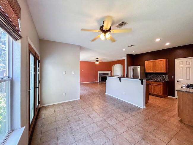 Building Photo - Beautiful 4-Bedroom 2-Bath Home with Attac...