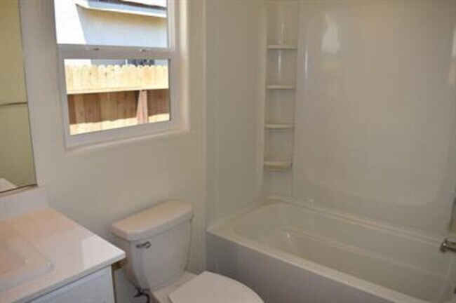 Building Photo - 4543 Iris Ct