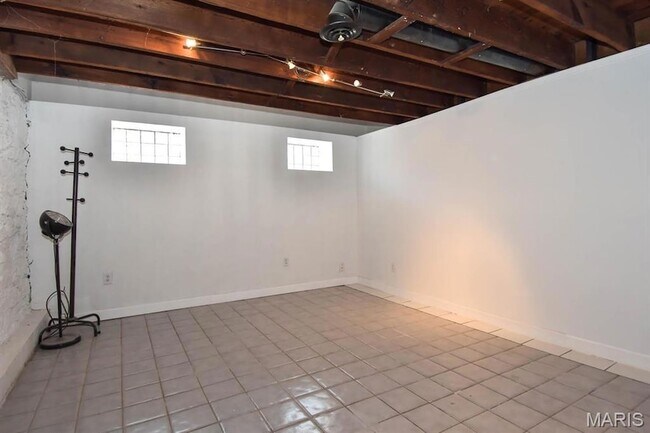 Building Photo - 2350 S 10th St