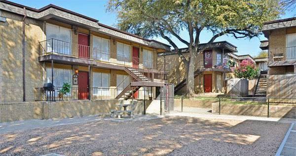 Primary Photo - 511 W Dickey Rd